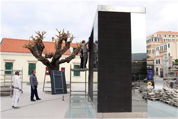 Dubrovnik - Uklonjen spomenik braniteljima „Kocka mora“