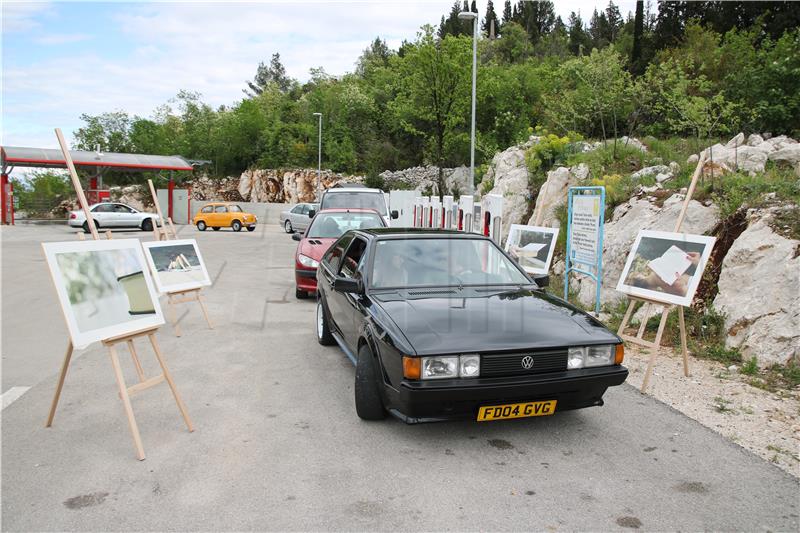  Pisac i fotograf Jure Divić ppostavio "drive-in“ izložbu fotografija