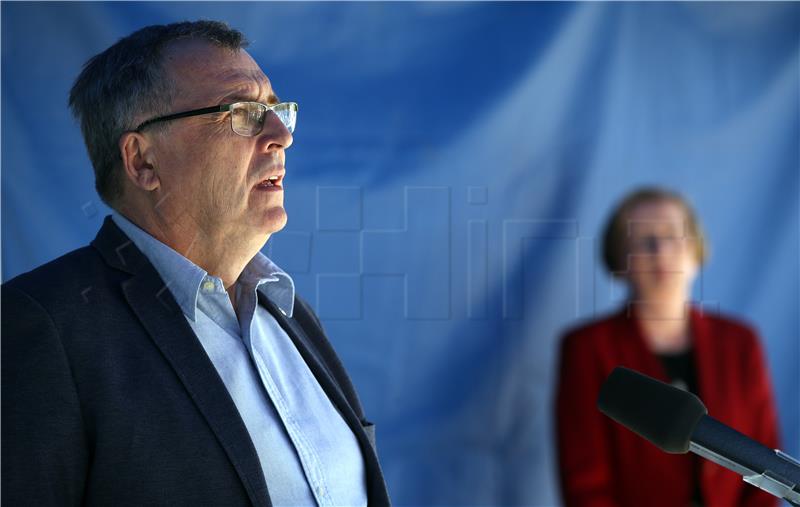 Sažetak: U Dalmaciji većina zaraženih i dvoje umrlih; predstavljen plan popuštanja