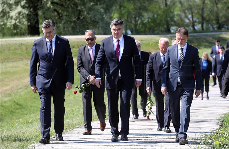 Milanovic proposes state leadership lay joint wreath for Operation Flash anniversary