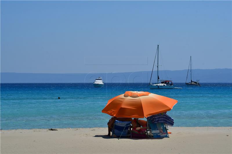 Grčka se nada pokretanju turizma u srpnju, ali strahuje od praznih plaža 