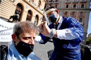 ITALY CORONAVIRUS BARBER PROTEST