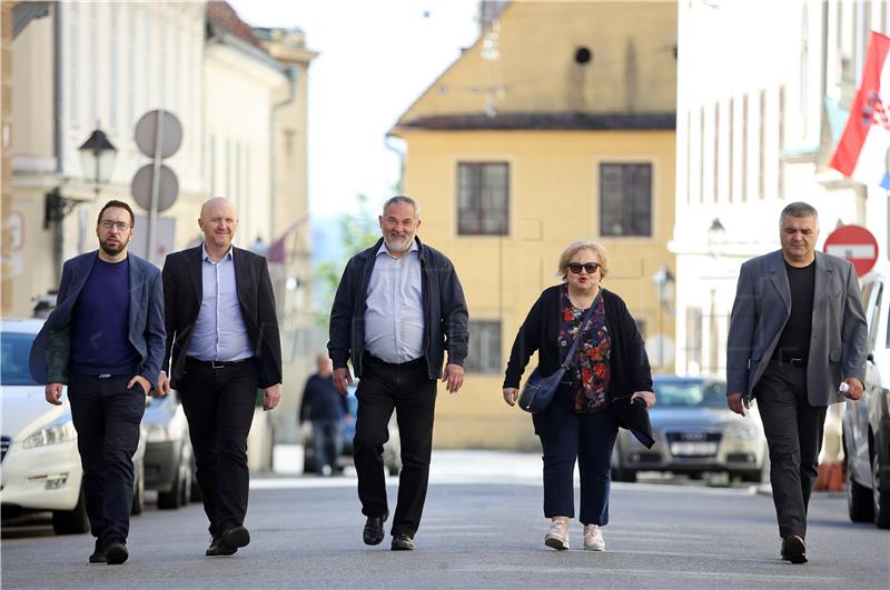 Zagrebačka oporba: Skupština se mora održati fizički