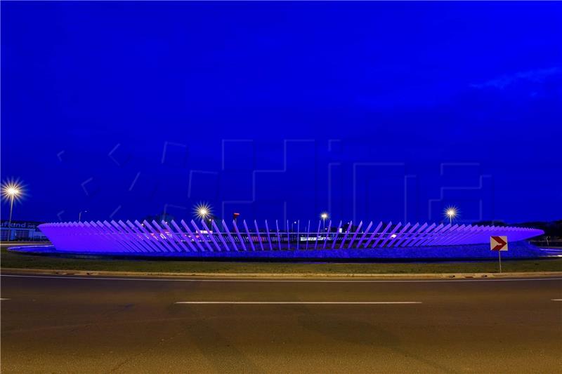 Pula's biggest roundabout illuminated in blue marking victory over COVID-19