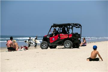 Sunce izmamilo Amerikance u parkove i na plaže unatoč karanteni