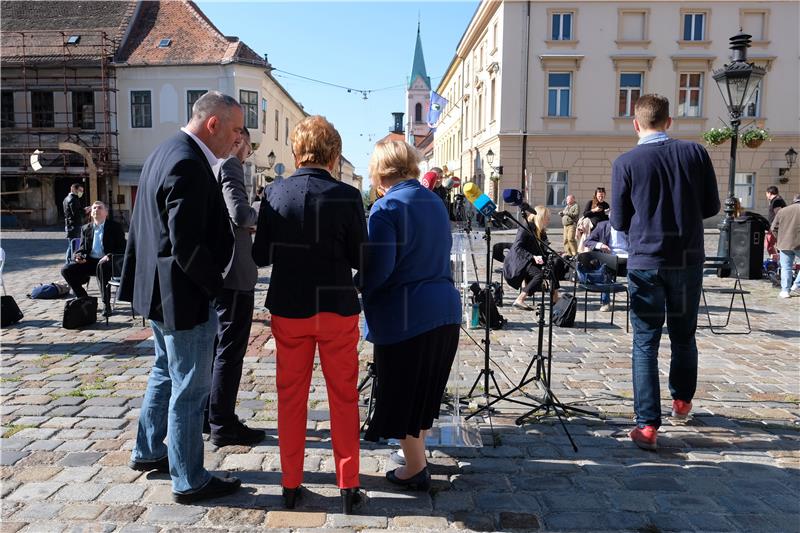 Oporbena sjednica skupštine na Markovom trgu