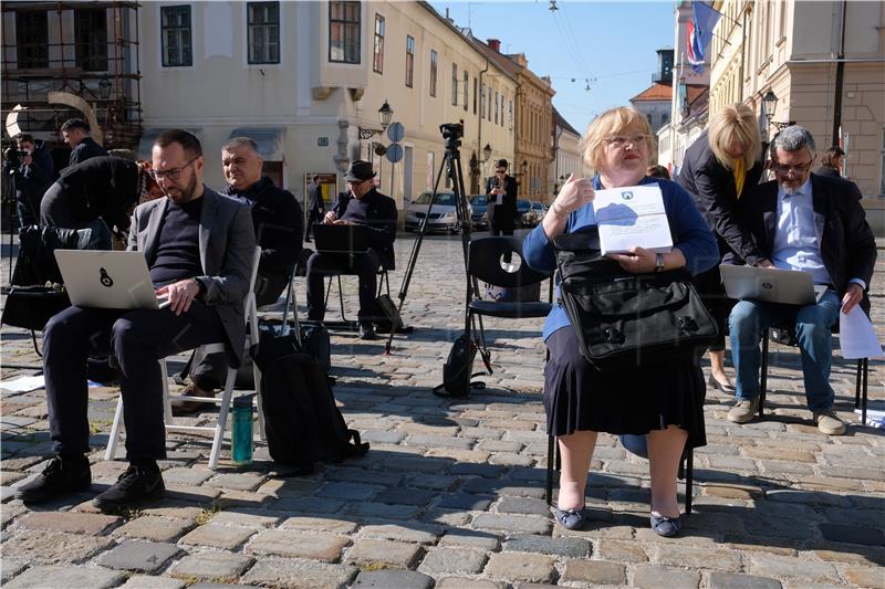 Oporbena sjednica skupštine na Markovom trgu