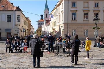 Oporbena sjednica skupštine na Markovom trgu