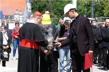 Kardinal Bozanić blagoslovio zamjenske križeve za Katedralu