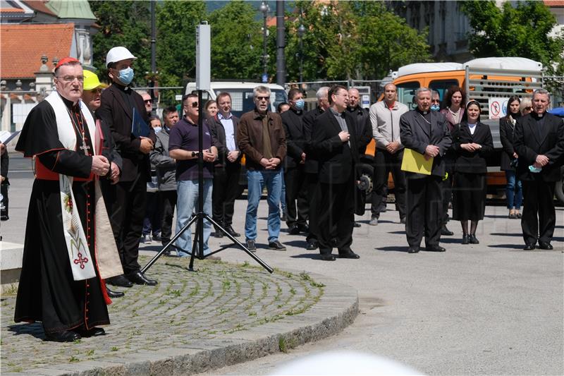 Kardinal Bozanić blagoslovio zamjenske križeve za Katedralu