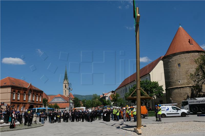 Kardinal Bozanić blagoslovio zamjenske križeve za Katedralu