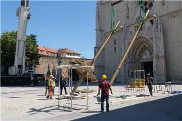 Kardinal Bozanić blagoslovio zamjenske križeve za Katedralu