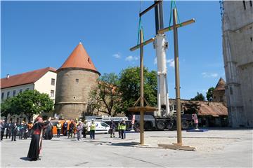 Kardinal Bozanić blagoslovio zamjenske križeve za Katedralu