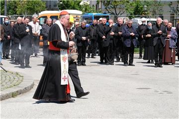 Kardinal Bozanić blagoslovio zamjenske križeve za Katedralu