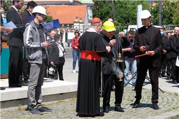 Kardinal Bozanić blagoslovio zamjenske križeve za Katedralu