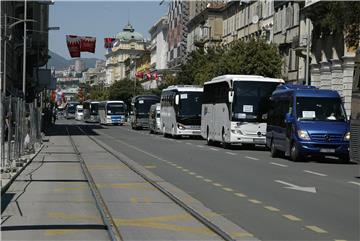 Rijeka: Mirni prosvjed "Ostani doma i ostat ćeš bez doma"