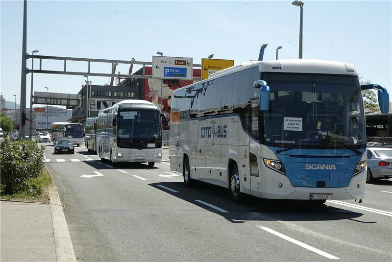 Rijeka: Mirni prosvjed "Ostani doma i ostat ćeš bez doma"