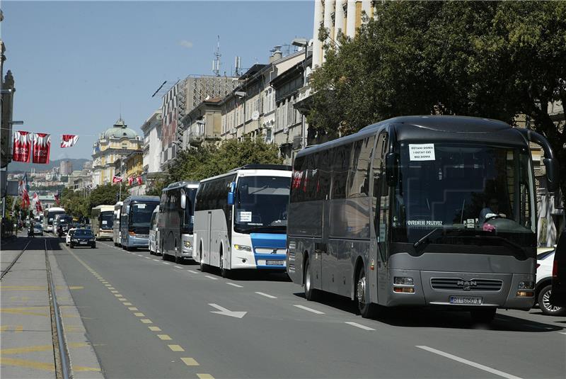 Rijeka: Mirni prosvjed "Ostani doma i ostat ćeš bez doma"