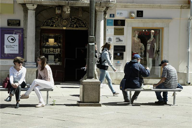 Ublažavanje mjera sigurnosti Riječane izvuklo iz domova