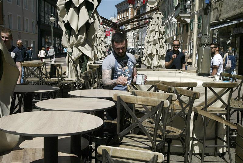 Ublažavanje mjera sigurnosti Riječane izvuklo iz domova