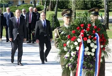 Polaganje vijenaca u povodu 75. obljetnice pobjede nad fašizmom