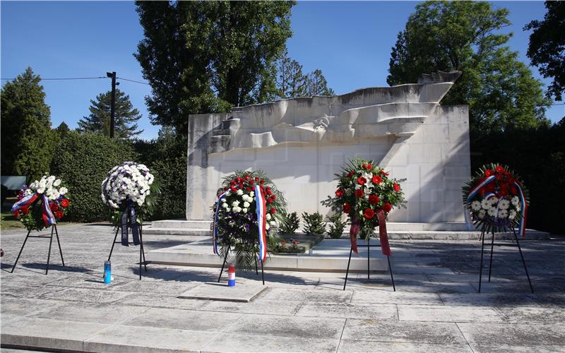 Wreaths laid for Victory Day, NGOs stress importance of fight against fascism