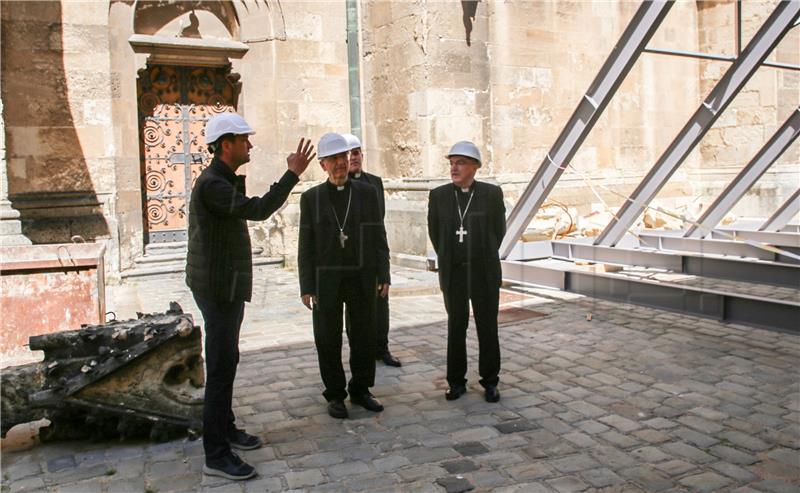 Puljić i Bozanić obišli zagrebačku katedralu i Nadbiskupski dvor