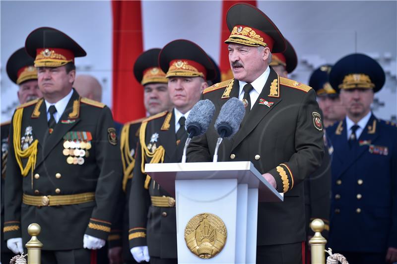 Unatoč pandemiji na ulicama Minska tisuće obilježavaju Dan pobjede