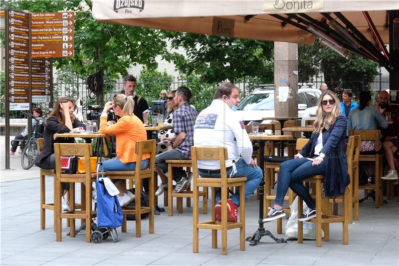 Otvoreni kafići izmamili Zagrepčane