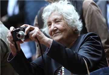 Fotografije Slavke Pavić na izložbi "Sjećanja u prolazu"