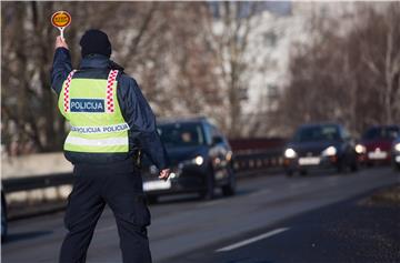 Pijan bježao policajcima pod zabranom vožnje