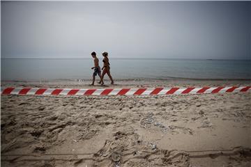 Grci pohrlili na plaže uz stroga pravila ponašanja 