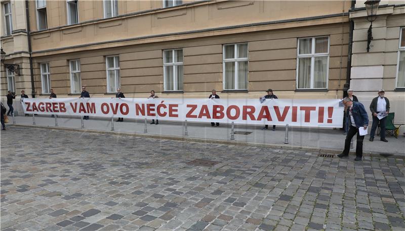 Protesters boo MPs, demand Zagreb reconstruction law