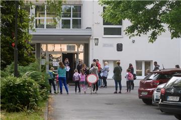 Slovenija bez nove zaraze, opet otvorene škole i vrtići