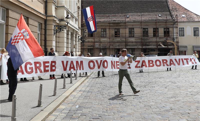 Nakon raspuštanja Sabora zagrebačka oporba uz negodovanje ispraćala zastupnike