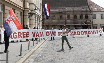 Nakon raspuštanja Sabora zagrebačka oporba uz negodovanje ispraćala zastupnike