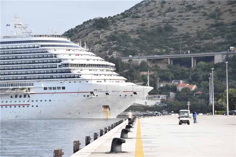 Kruzer „Carnival Magic“ stigao u Dubrovnik