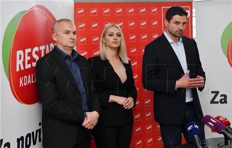 Predsjednik SDP-a Davor Bernardić na konferenciji za medije u Slavonskom Brodu