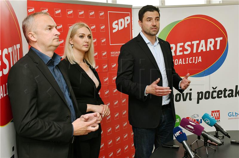 Predsjednik SDP-a Davor Bernardić na konferenciji za medije u Slavonskom Brodu