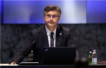 Plenković: Epidemiološka situacija znatno bolja, treba ohrabriti povratak u škole