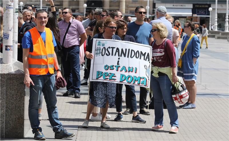 Održan prosvjed na Markom trgu u organizaciji udruge Glas poduzetnika 