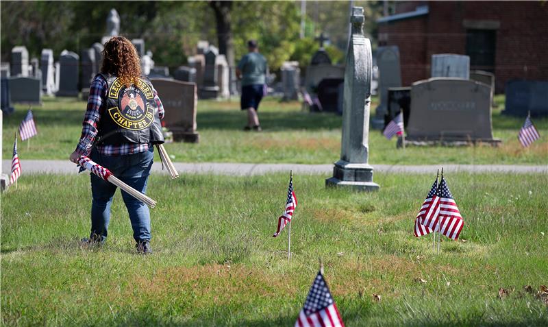 USA MEMORIAL DAY VETERANS HEADSTONES