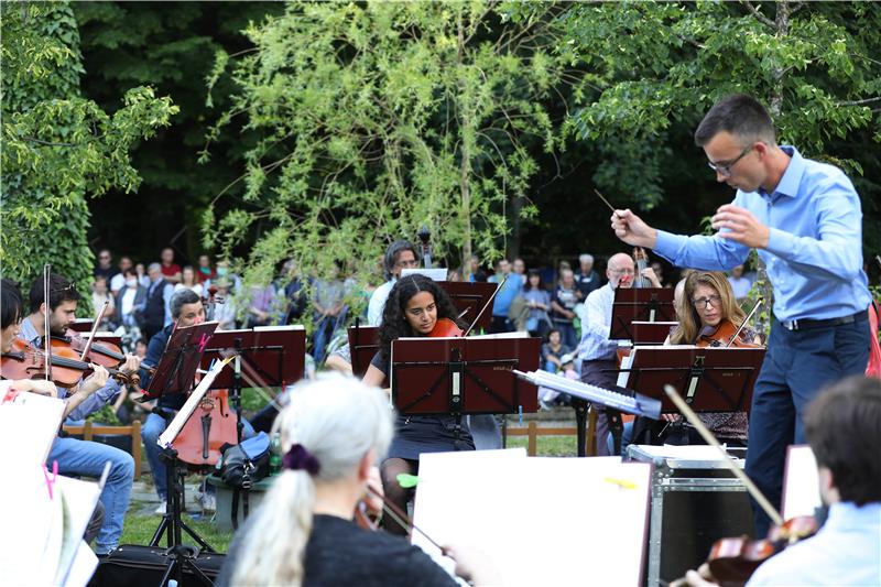 Koncerti Zagrebačke filharmonije na Labuđem otoku u ZOO vrtu