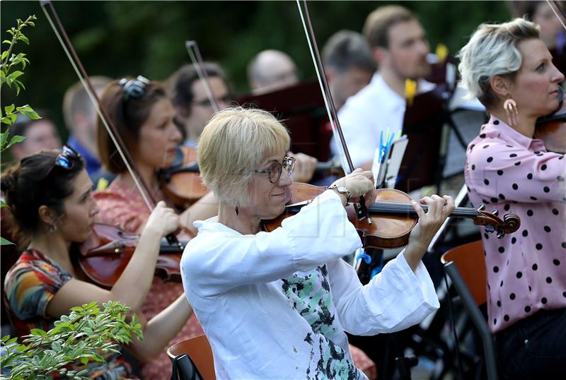 Koncerti Zagrebačke filharmonije na Labuđem otoku u ZOO vrtu