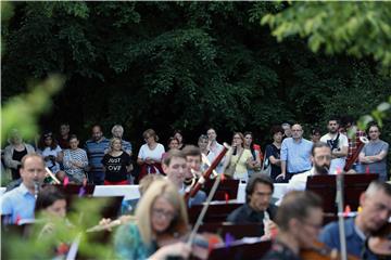 Koncerti Zagrebačke filharmonije na Labuđem otoku u ZOO vrtu