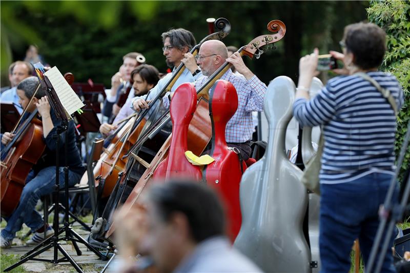 Koncerti Zagrebačke filharmonije na Labuđem otoku u ZOO vrtu