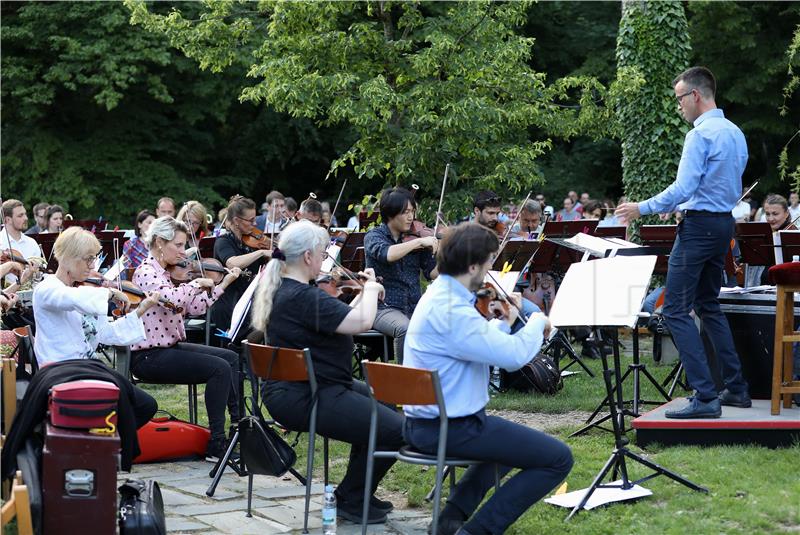 Koncerti Zagrebačke filharmonije na Labuđem otoku u ZOO vrtu