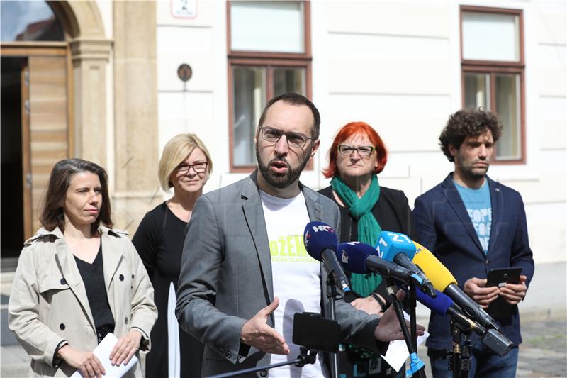 Zagreb activists accuses HDZ, city mayor of passiveness in post-quake rebuilding