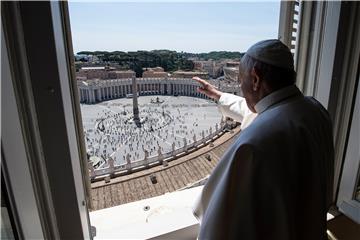 VATICAN POPE REGINA COELI PRAYER