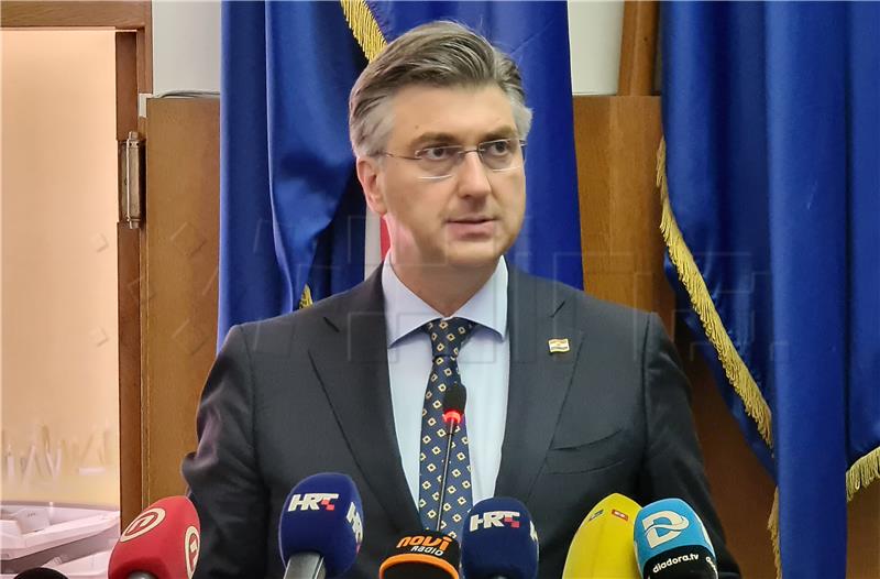 Plenkovic presents four EU project agreements worth HRK 135 mn to Zadar mayor